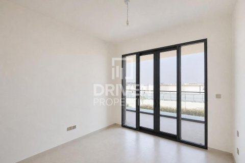 Снять в аренду виллу в Джабаль-Али, Дубай: 4 спальни, 670.02м², № 128349 - фото 13