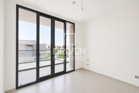 Снять в аренду виллу в Джабаль-Али, Дубай: 4 спальни, 670.02м², № 128349 - фото 7