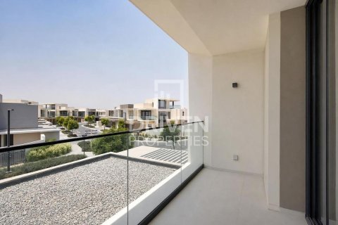 Снять в аренду виллу в Джабаль-Али, Дубай: 4 спальни, 670.02м², № 128349 - фото 18