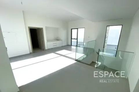 Villa in Al Furjan, Dubai 4 bedrooms, 331 sq.m. № 122570 - photo 5