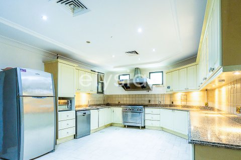 Снять в аренду виллу в Garden Homes, Пальма Джумейра, Дубай: 4 спальни, 689м², № 38116 - фото 22
