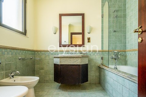 Снять в аренду виллу в Garden Homes, Пальма Джумейра, Дубай: 4 спальни, 689м², № 38116 - фото 11