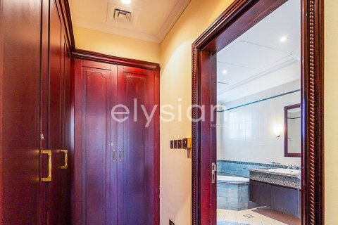 Снять в аренду виллу в Garden Homes, Пальма Джумейра, Дубай: 4 спальни, 689м², № 38116 - фото 15