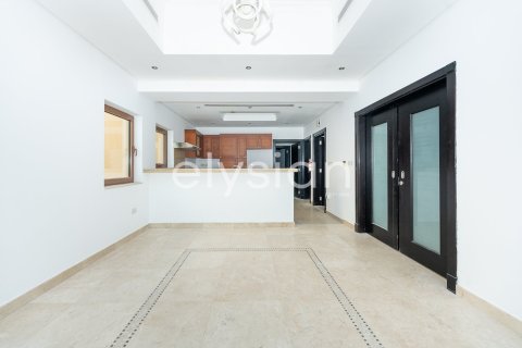 Villa in Murooj Al Furjan, Al Furjan, Dubai 3 bedrooms, 322 sq.m. № 38112 - photo 6