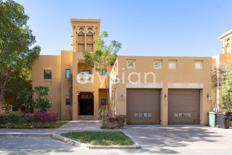 Вилла в Murooj Al Furjan, Al Furjan, Дубай, 3 спальни, 322м², № 38112