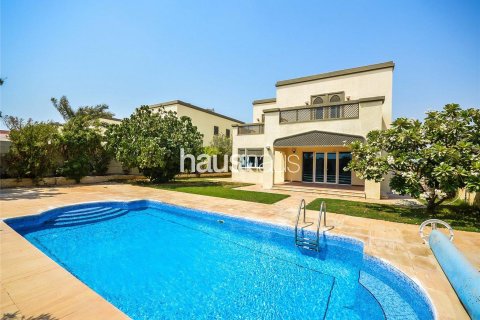 Villa en Jumeirah Park, Dubai, 4 dormitorios, 403 m², № 44524