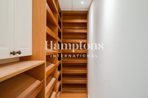 Dúplex en Jumeirah Beach Residence, Dubai, 4 dormitorios, 585.91971137 m², № 118443 - foto 2