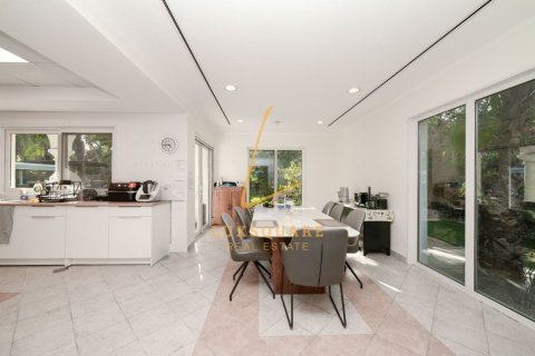 Villa in Green Community West, Green Community, Dubai 5 bedrooms, 882 sq.m. № 112337 - photo 6