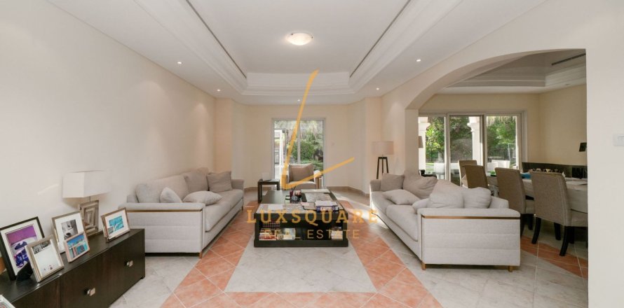 Villa in Green Community West, Green Community, Dubai 5 bedrooms, 882 sq.m. № 112337