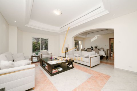 Villa in Green Community West, Green Community, Dubai 5 bedrooms, 882 sq.m. № 112337 - photo 2