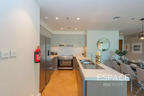 Apartment in Downtown Dubai (Downtown Burj Dubai), Dubai 3 bedrooms, 142 sq.m. № 122554 - photo 4