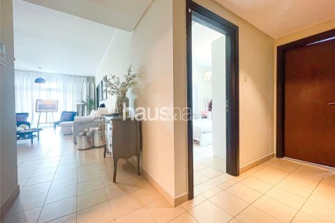 Apartment in The Views, Dubai 2 bedrooms, 123 sq.m. № 43296 - photo 4