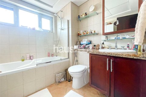 Apartment in The Views, Dubai 2 bedrooms, 123 sq.m. № 43296 - photo 11