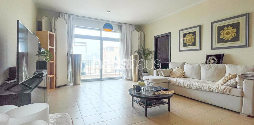 Apartment in The Views, Dubai 2 bedrooms, 123 sq.m. № 43296