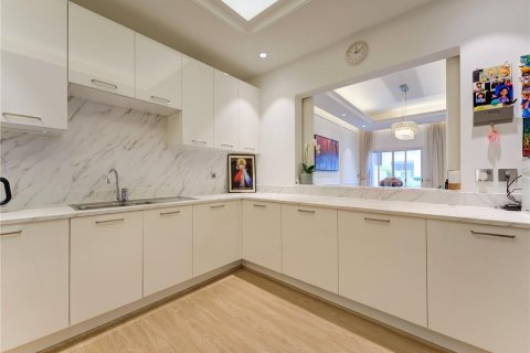 Купить таунхаус в Джумейра Гольф Эстейтс, Дубай: 3 спальни, 265м², № 43304 - фото 6