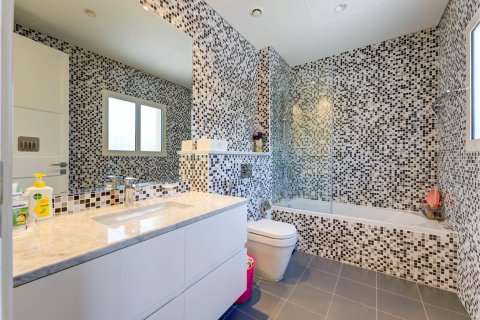 Купить таунхаус в Джумейра Гольф Эстейтс, Дубай: 3 спальни, 265м², № 43304 - фото 14