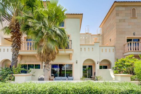 Купить таунхаус в Джумейра Гольф Эстейтс, Дубай: 3 спальни, 265м², № 43304 - фото 2
