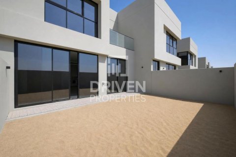 Снять в аренду таунхаус в Dubai Land, Дубай: 3 спальни, 232.72м², № 138762 - фото 19