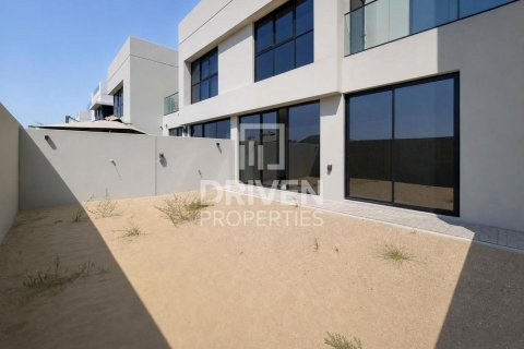 Снять в аренду таунхаус в Dubai Land, Дубай: 3 спальни, 232.72м², № 138762 - фото 20