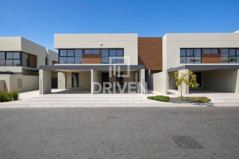 Снять в аренду таунхаус в Dubai Land, Дубай: 3 спальни, 232.72м², № 138762 - фото 18
