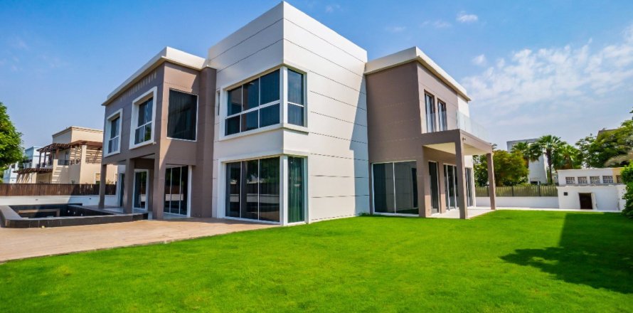 Villa in Emirates Hills, Dubai 7 bedrooms, 975 sq.m. № 3755
