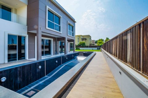 Villa in Emirates Hills, Dubai 7 bedrooms, 975 sq.m. № 3755 - photo 28