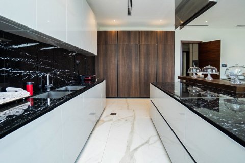 Villa in Emirates Hills, Dubai 7 bedrooms, 975 sq.m. № 3755 - photo 25