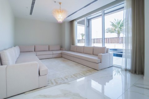 Villa in Emirates Hills, Dubai 7 bedrooms, 975 sq.m. № 3755 - photo 4