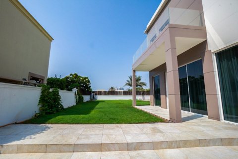 Villa in Emirates Hills, Dubai 7 bedrooms, 975 sq.m. № 3755 - photo 21