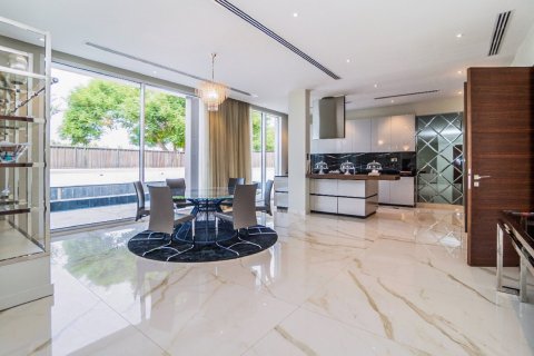 Villa in Emirates Hills, Dubai 7 bedrooms, 975 sq.m. № 3755 - photo 23