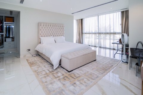 Villa in Emirates Hills, Dubai 7 bedrooms, 975 sq.m. № 3755 - photo 8