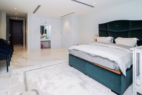 Villa in Emirates Hills, Dubai 7 bedrooms, 975 sq.m. № 3755 - photo 17