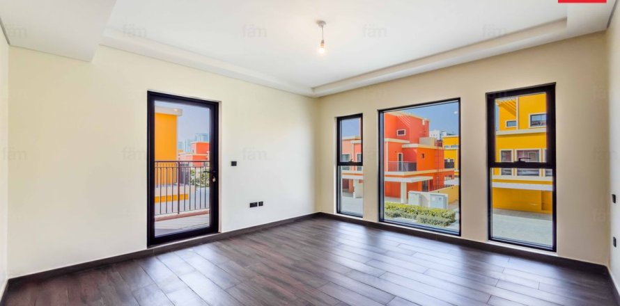 Townhouse in Dubai 5 bedrooms, 219.6 sq.m. № 123949