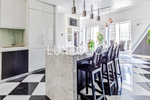 Снять в аренду квартиру в Дубай Марине, Дубай: 4 спальни, 237м², № 46176 - фото 6