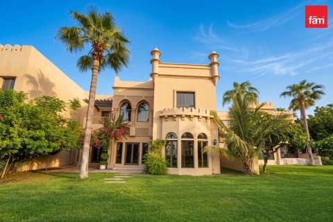 Villa in Palm Jumeirah, Dubai 4 bedrooms, 380.9 sq.m. № 137488