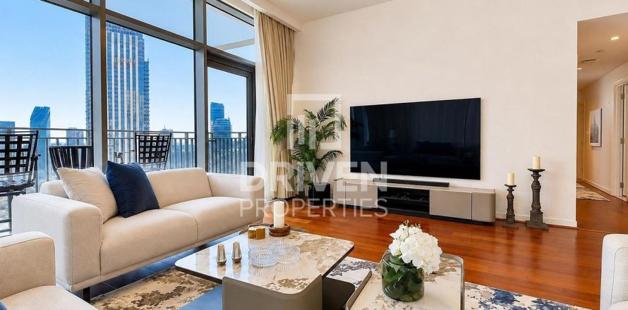 Apartment in BLVD Crescent, Downtown Dubai (Downtown Burj Dubai), Dubai 3 bedrooms, 209.03 sq.m. № 140038