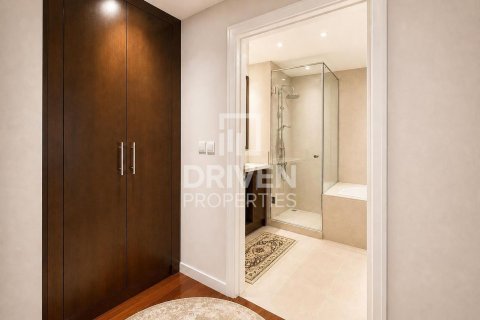 Apartment in BLVD Crescent, Downtown Dubai (Downtown Burj Dubai), Dubai 3 bedrooms, 209.03 sq.m. № 140038 - photo 15
