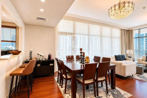 Apartment in BLVD Crescent, Downtown Dubai (Downtown Burj Dubai), Dubai 3 bedrooms, 209.03 sq.m. № 140038 - photo 3