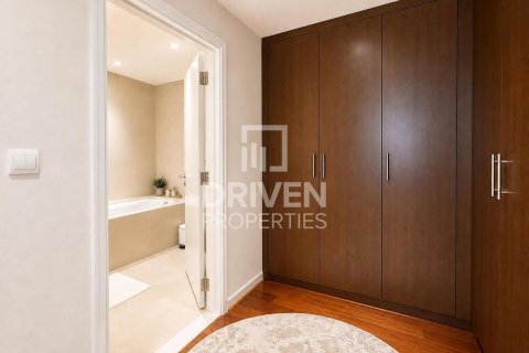 Apartment in BLVD Crescent, Downtown Dubai (Downtown Burj Dubai), Dubai 3 bedrooms, 209.03 sq.m. № 140038 - photo 11