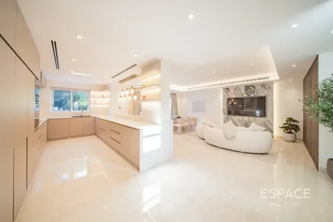 Villa in The Lakes, Dubai 3 bedrooms, 245 sq.m. № 121946