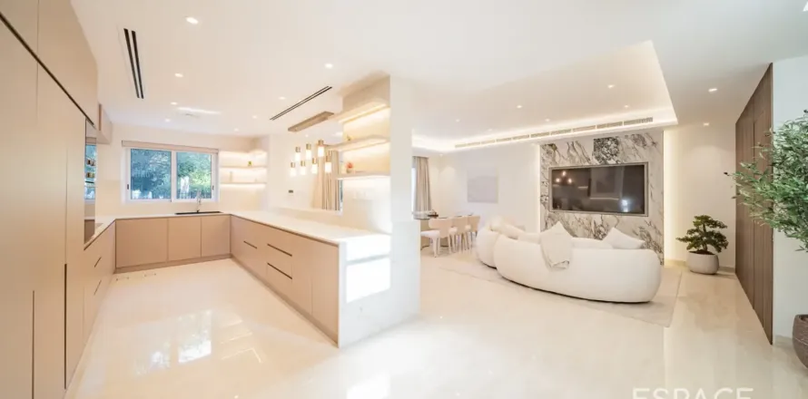 Вилла в The Lakes, Дубай, 3 спальни, 245м², № 121946