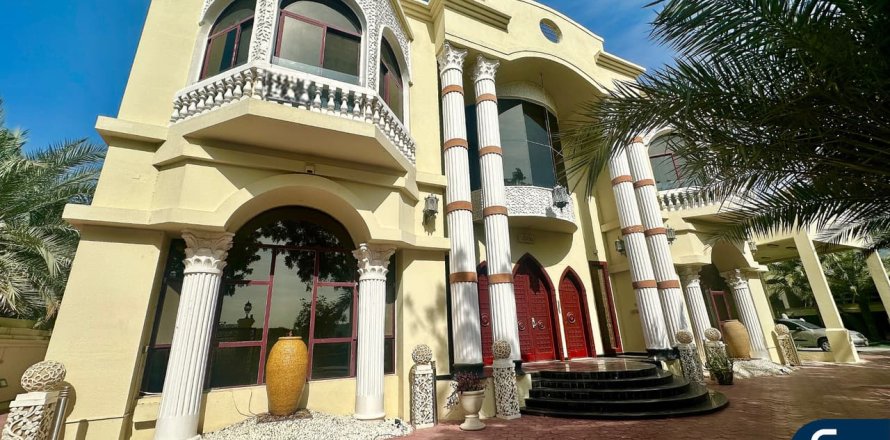 Villa in Sector E, Emirates Hills, Dubai 8 bedrooms, 1486 sq.m. № 88384