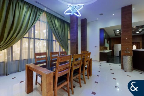 Villa in Sector E, Emirates Hills, Dubai 8 bedrooms, 1486 sq.m. № 88384 - photo 10