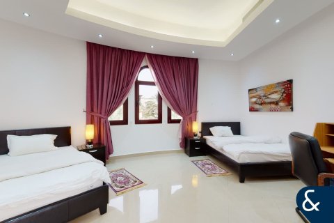 Villa in Sector E, Emirates Hills, Dubai 8 bedrooms, 1486 sq.m. № 88384 - photo 22