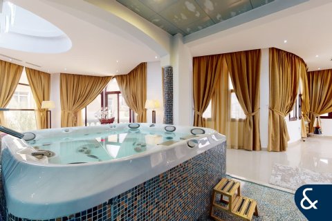 Villa in Sector E, Emirates Hills, Dubai 8 bedrooms, 1486 sq.m. № 88384 - photo 16