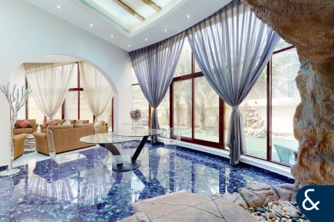 Villa in Sector E, Emirates Hills, Dubai 8 bedrooms, 1486 sq.m. № 88384 - photo 8