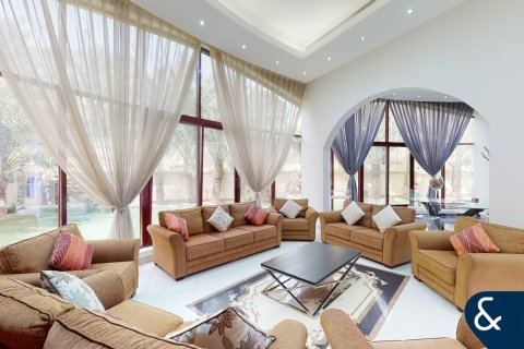 Villa in Sector E, Emirates Hills, Dubai 8 bedrooms, 1486 sq.m. № 88384 - photo 7