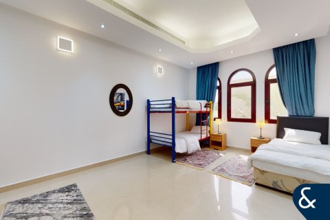 Villa in Sector E, Emirates Hills, Dubai 8 bedrooms, 1486 sq.m. № 88384 - photo 20