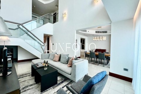 Apartment in International City, Dubai 3 bedrooms, 246 sq.m. № 45310