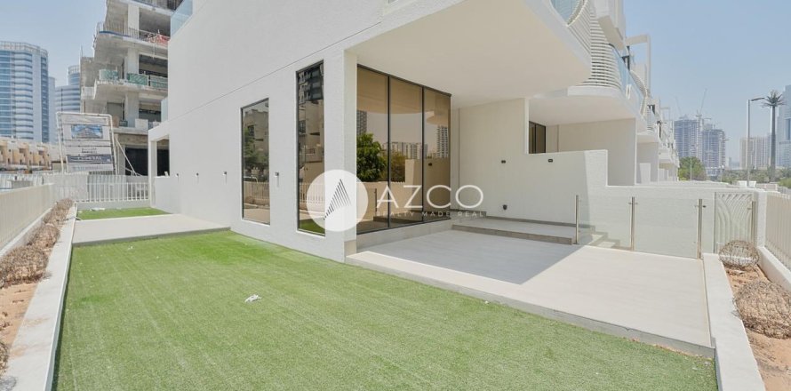 Adosado en Jumeirah Village Circle, Dubai, 4 dormitorios, 326.4 m², № 38427